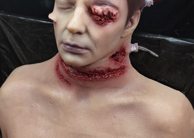 Simulador médico facial con lesiones y sangrado realista
